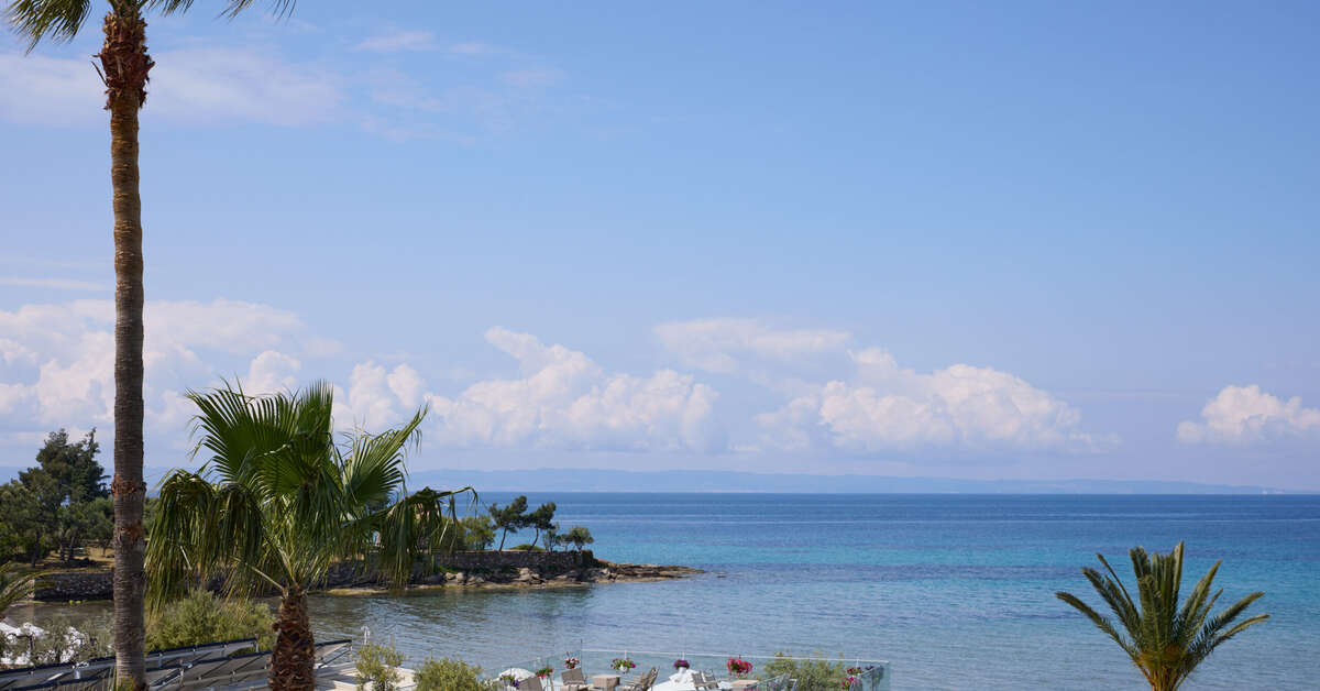 Een foto van het terras bij Anthemus Sea Beach Hotel & Spa
