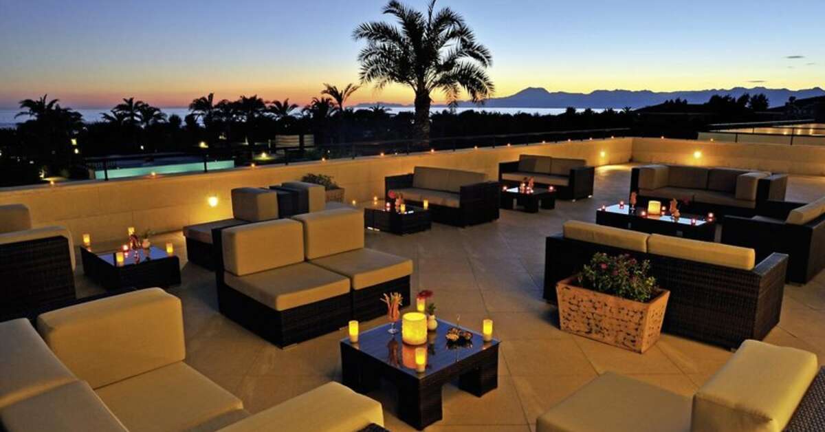 Een foto van het terras bij Kempinski Hotel The Dome