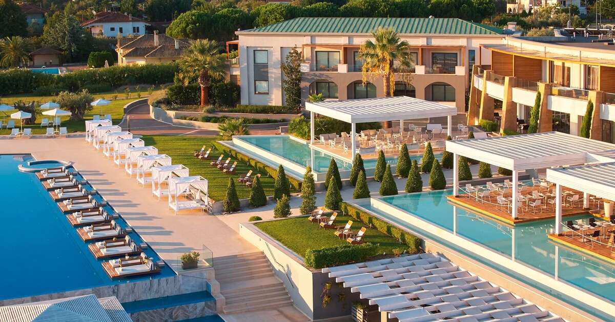 Een foto van het zwembad bij Cavo Olympo Luxury Hotel & Spa