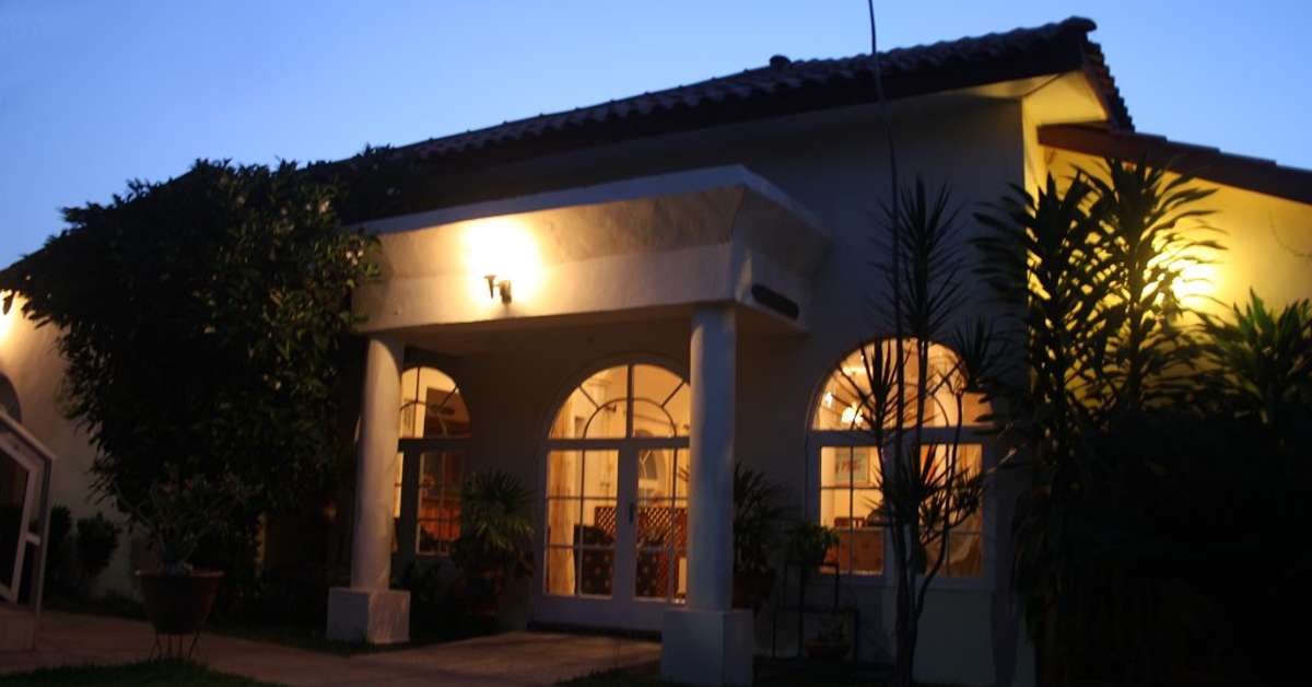 Een foto van de buitenkant van Seaview Gardens Hotel