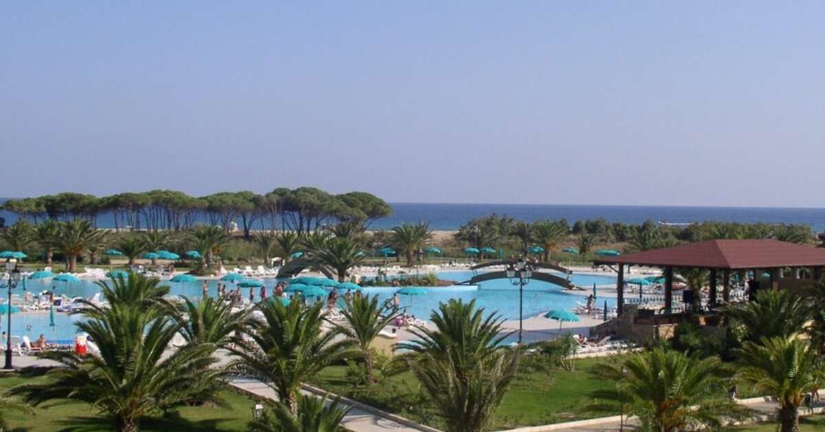 Een foto van het zwembad bij Club Hotel Marina Beach