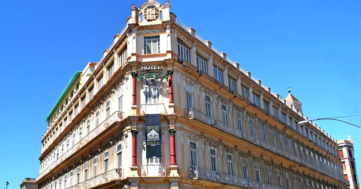 Ein Foto von der Außenansicht des Hotel Plaza