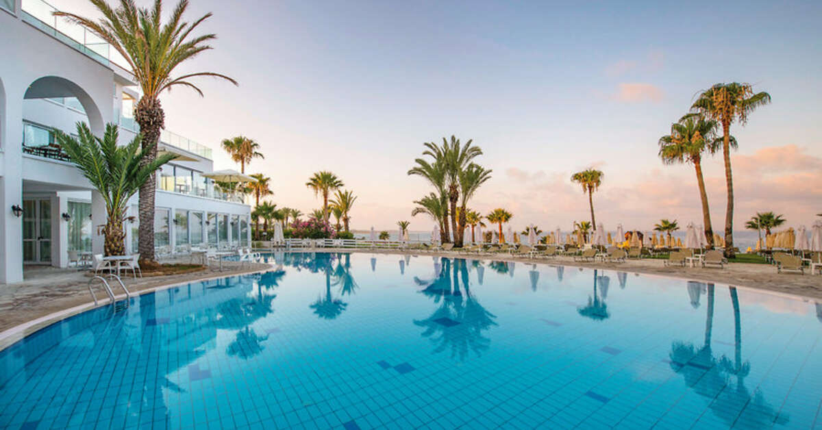 Een foto van het zwembad bij Akti Beach Village Resort