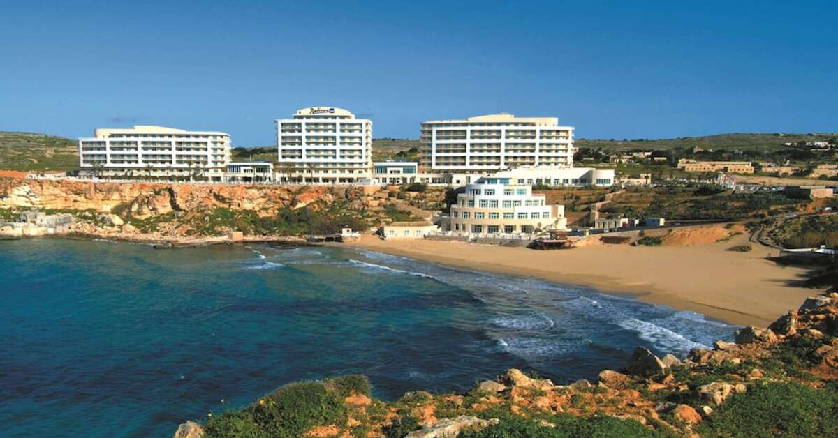 Ein Foto von der Außenansicht des Radisson Blu Resort & Spa Golden Sands