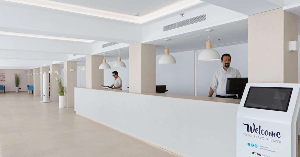 Een foto van het interieur van THB Cala Lliteras