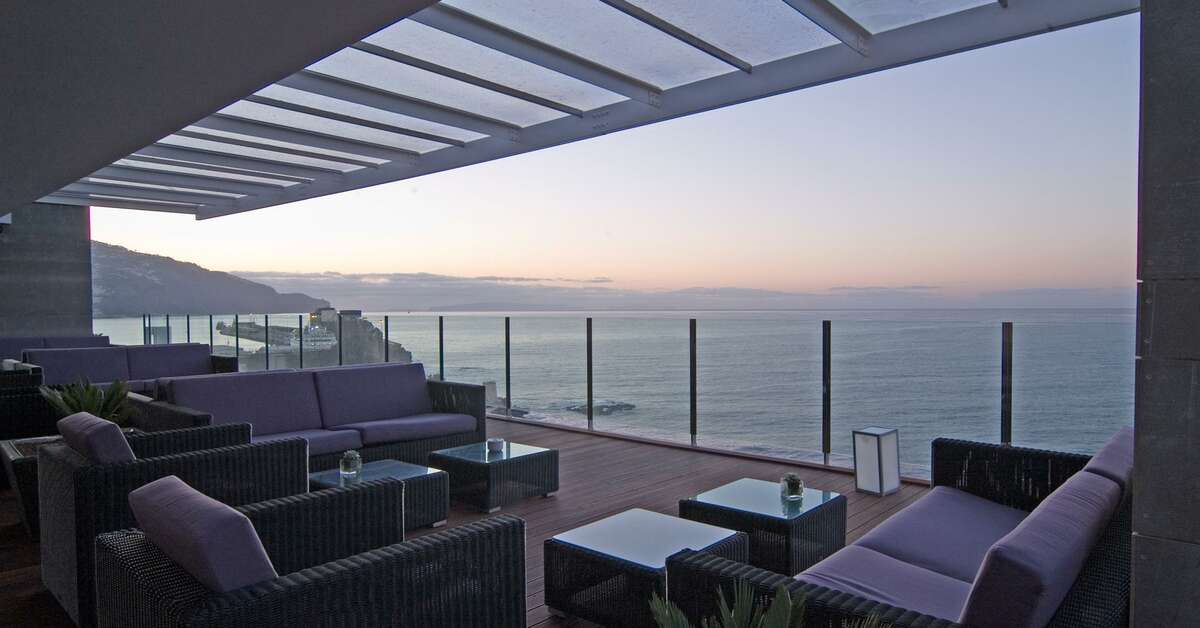 Ein Foto von der Terrasse im Pestana Carlton Madeira