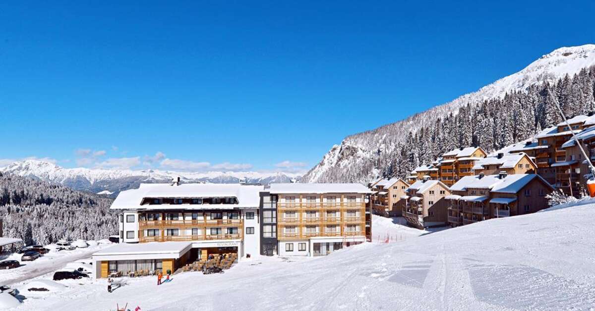 Een foto van de buitenkant van Alm Hotel Karnten