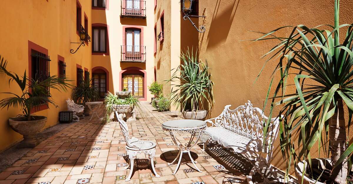 Een foto van het terras bij H10 Corregidor Boutique Hotel