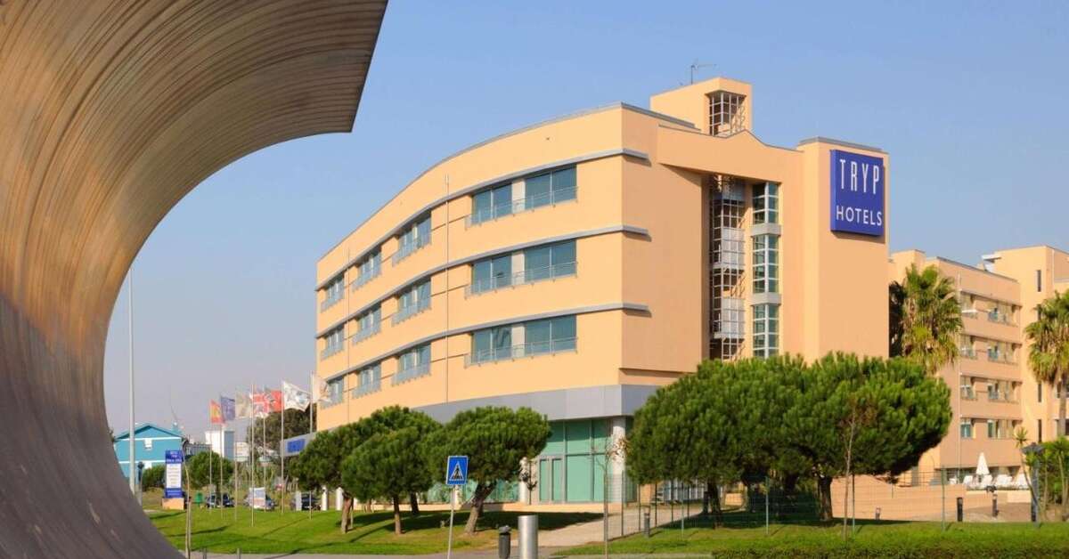 Een foto van de buitenkant van Tryp by Wyndham Porto Expo