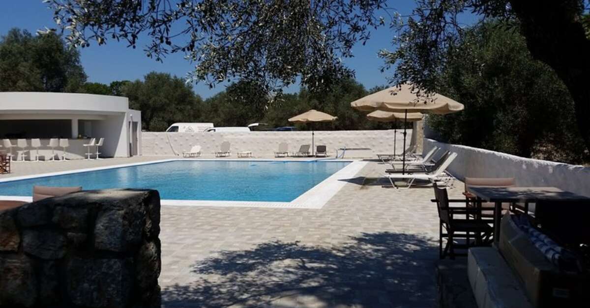 Een foto van het zwembad bij Saint George Resort Archangelos