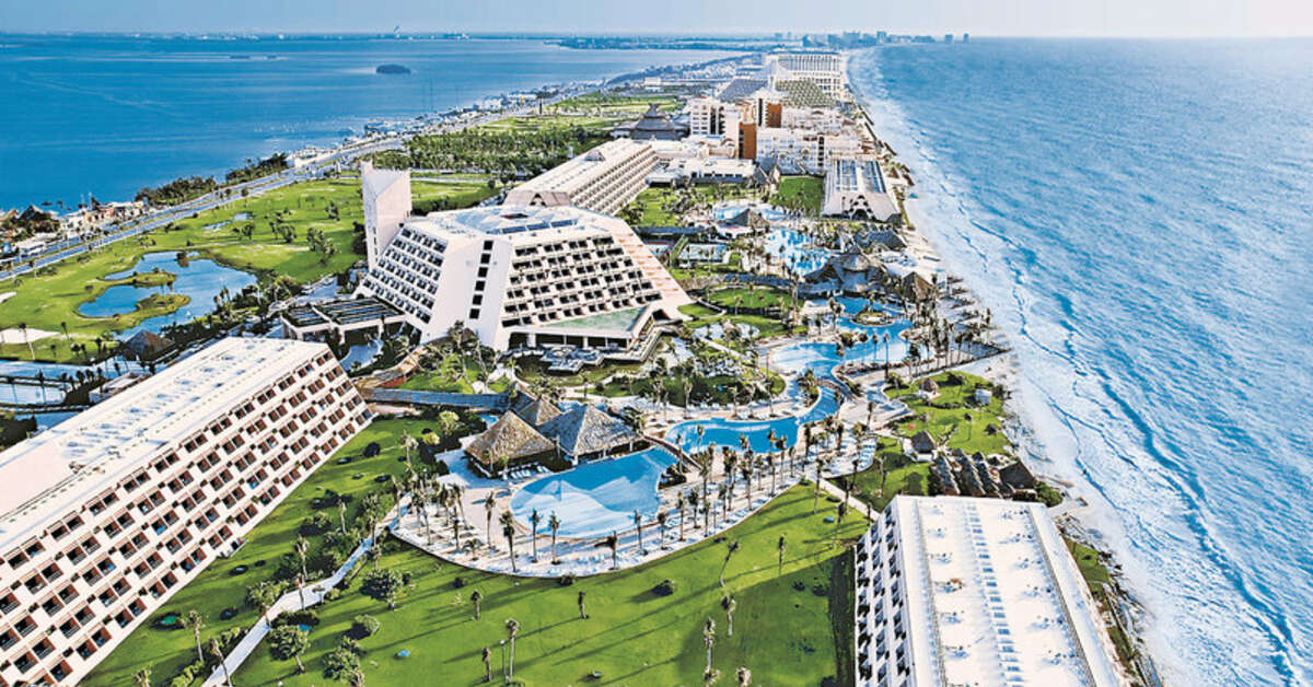 Een foto van de buitenkant van Grand Oasis Cancun