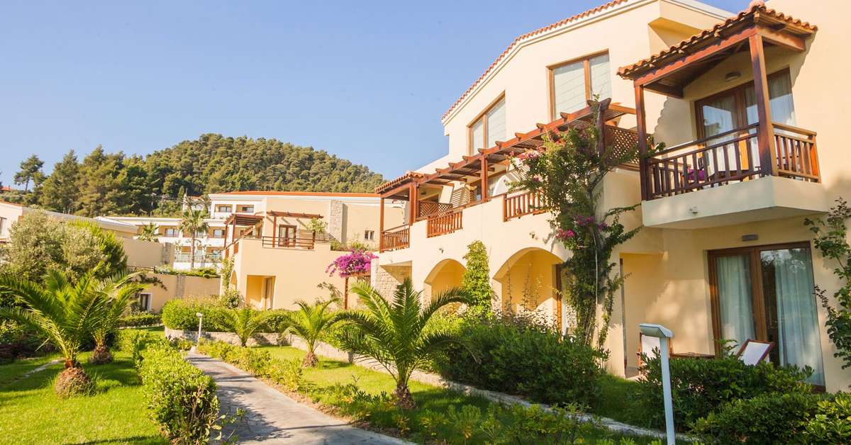 Een foto van de buitenkant van Hotel Aegean Melathron Thalasso & Spa