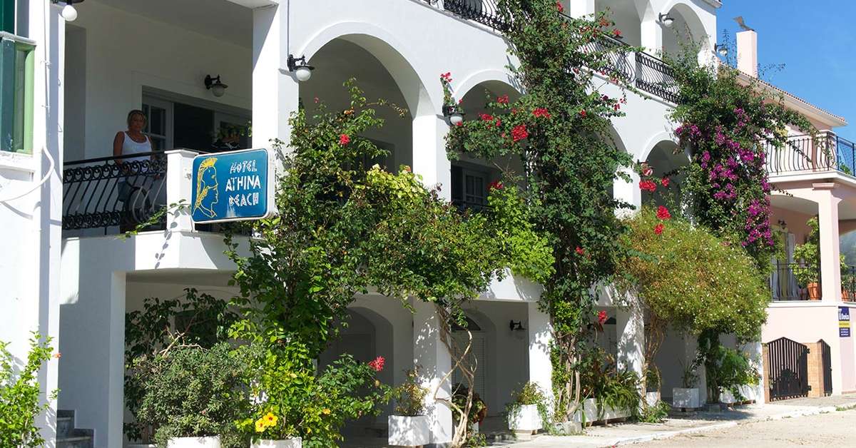 Een foto van de buitenkant van Hotel Athina