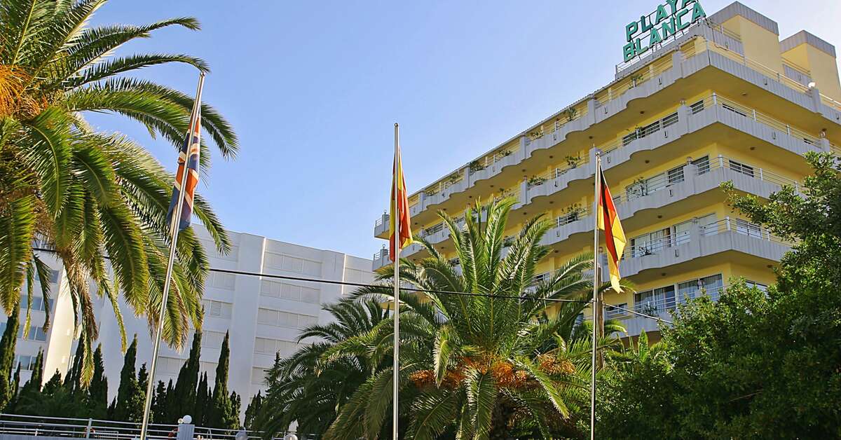 Een foto van de buitenkant van Playa Blanca Hotel