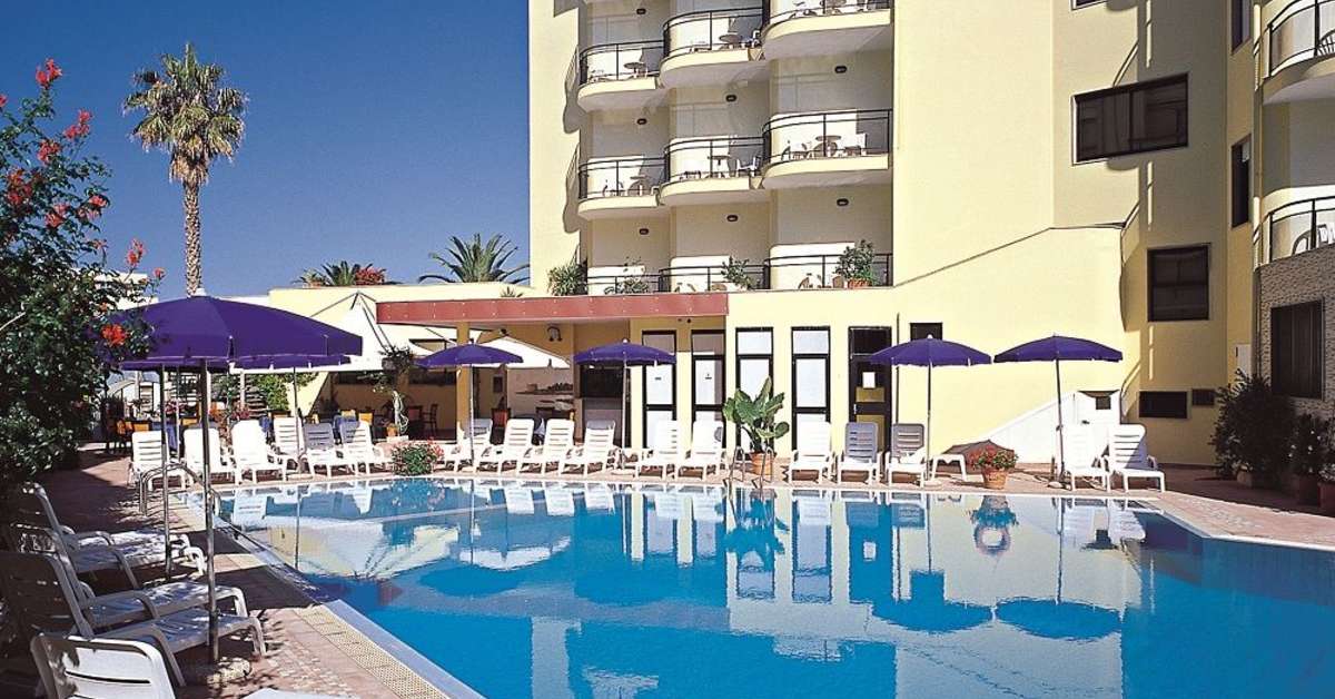Een foto van het zwembad bij Rina Hotel