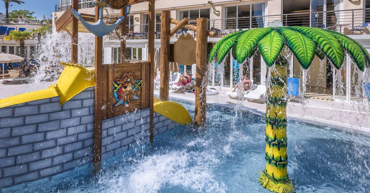Een foto van het zwembad bij Hotel Oasis Park Splash