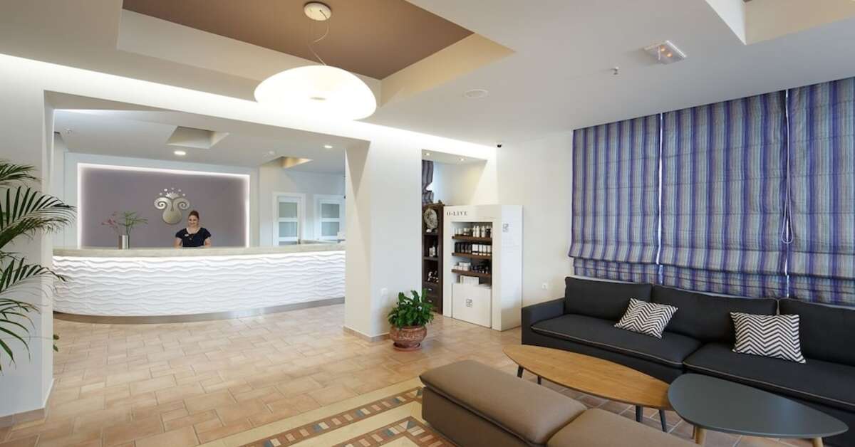 Een foto van het interieur van Alianthos Garden Hotel