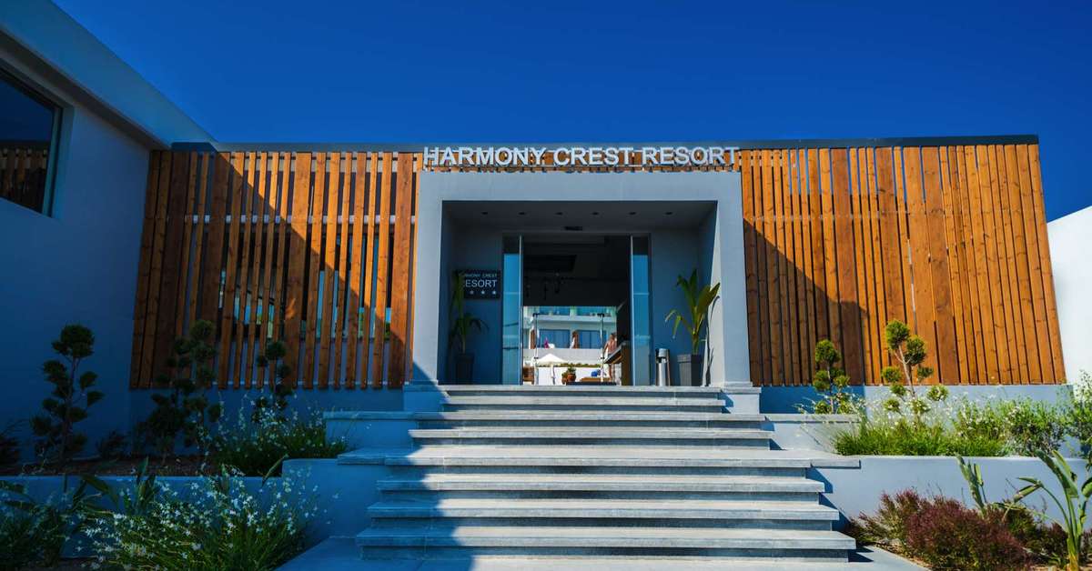 Een foto van de buitenkant van Harmony Crest Resort & Spa