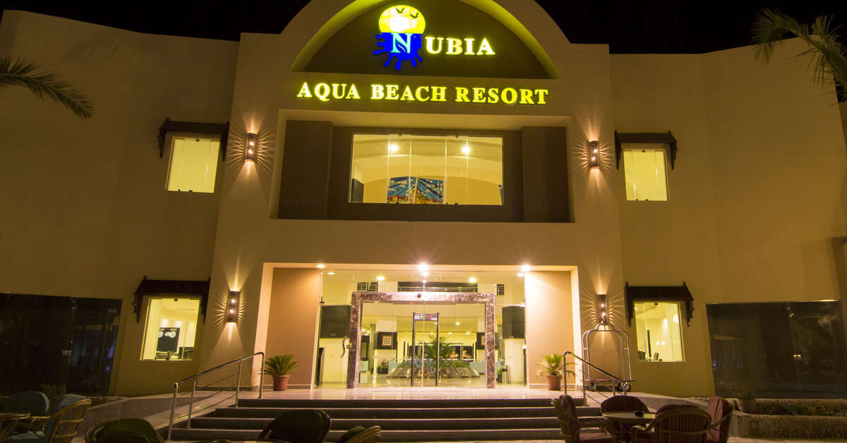 Een foto van de buitenkant van El Karma Aqua Beach Resort