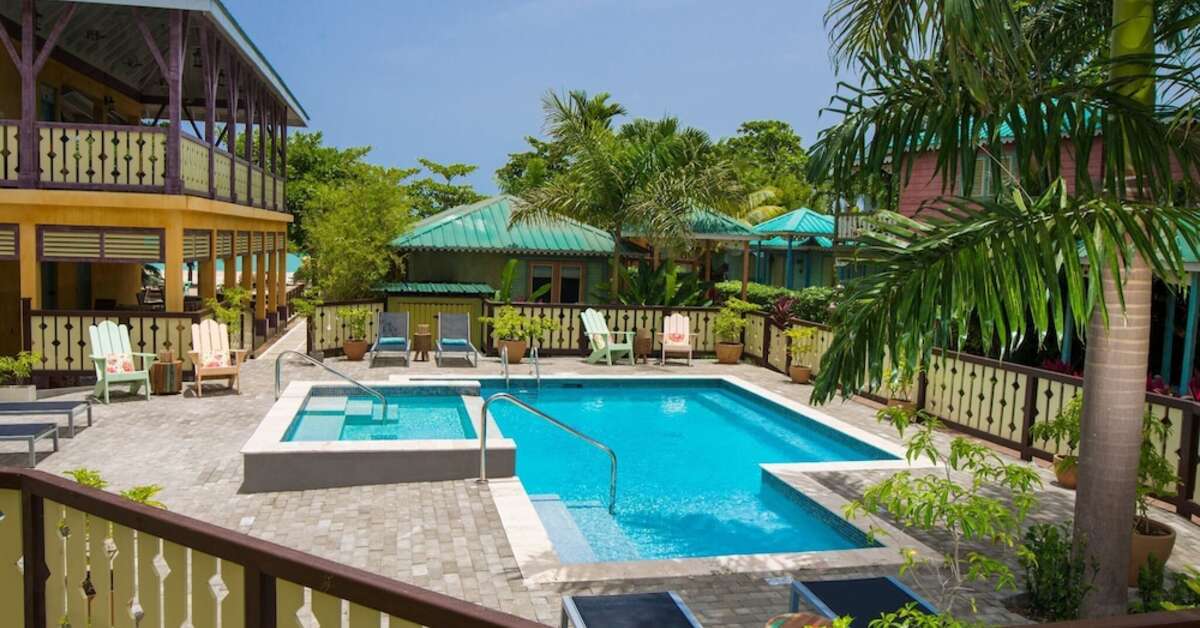 Een foto van het zwembad bij Country Country Beach Cottages