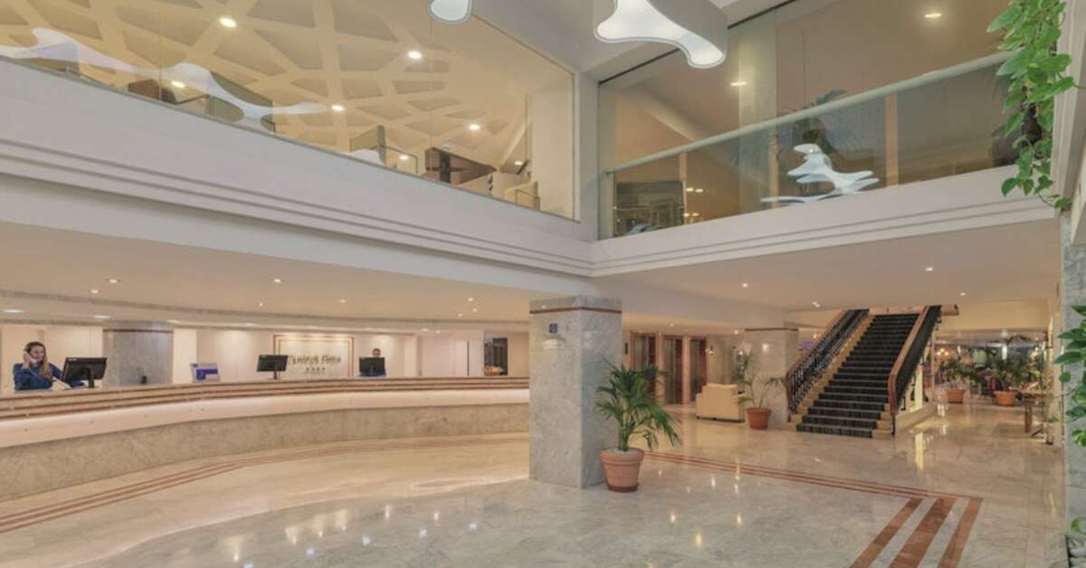 Een foto van het interieur van H10 Tenerife Playa