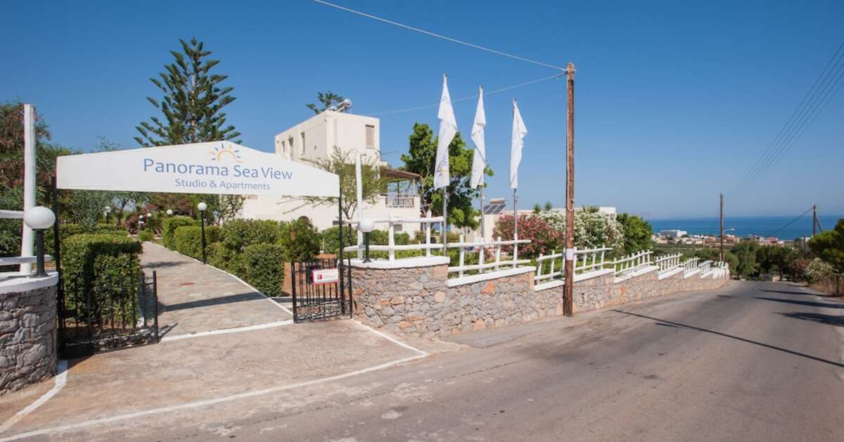 Ein Foto von der Außenansicht des Panorama Seaview Apartments