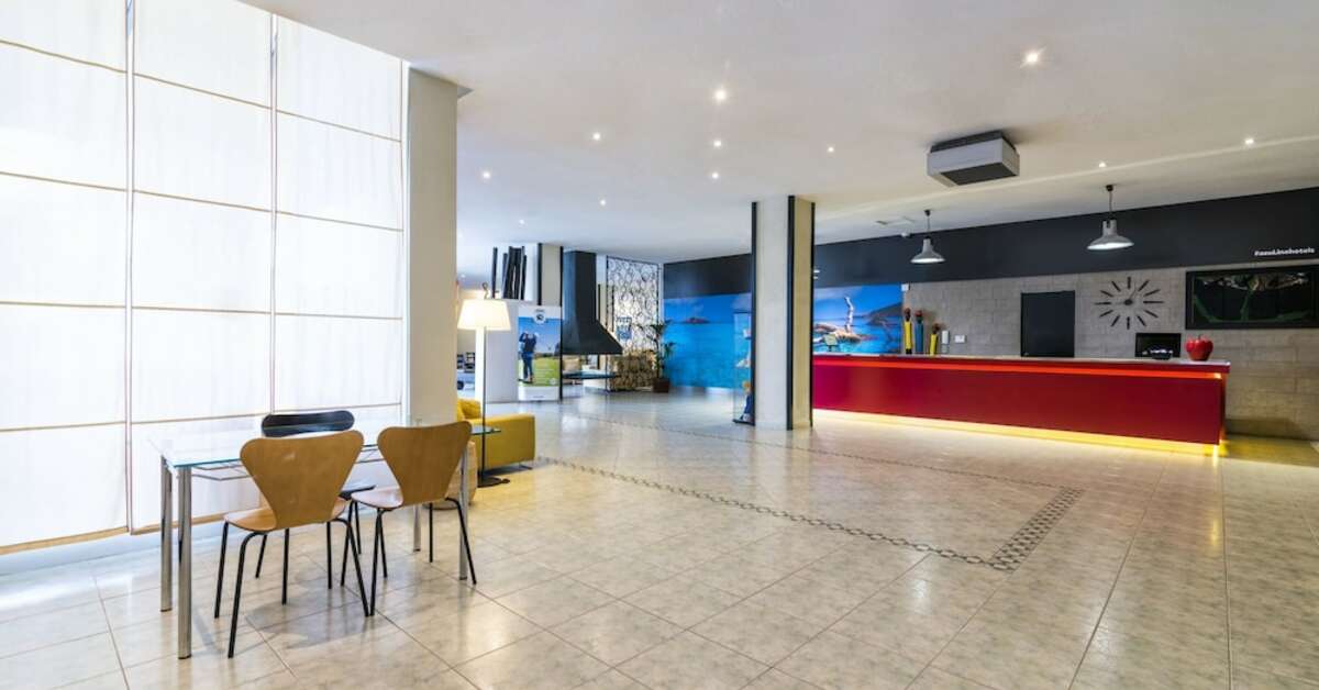 Een foto van het interieur van AzuLine Hotel Pacific