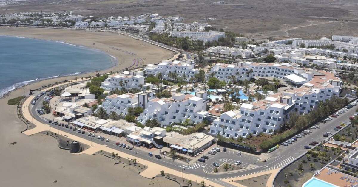 Een foto van de buitenkant van Club Pocillos