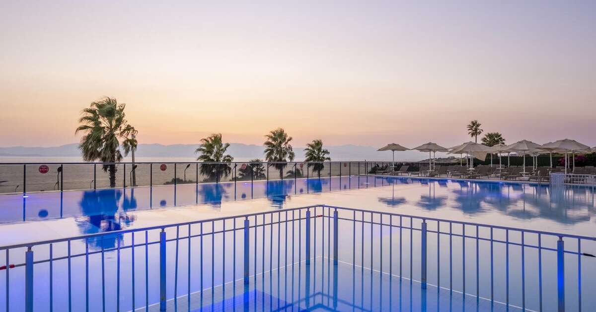 Een foto van het zwembad bij The Nowness Luxury Hotel & Spa