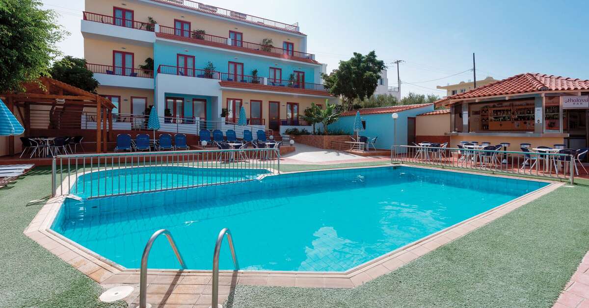Een foto van het zwembad bij Thalassi Hotel