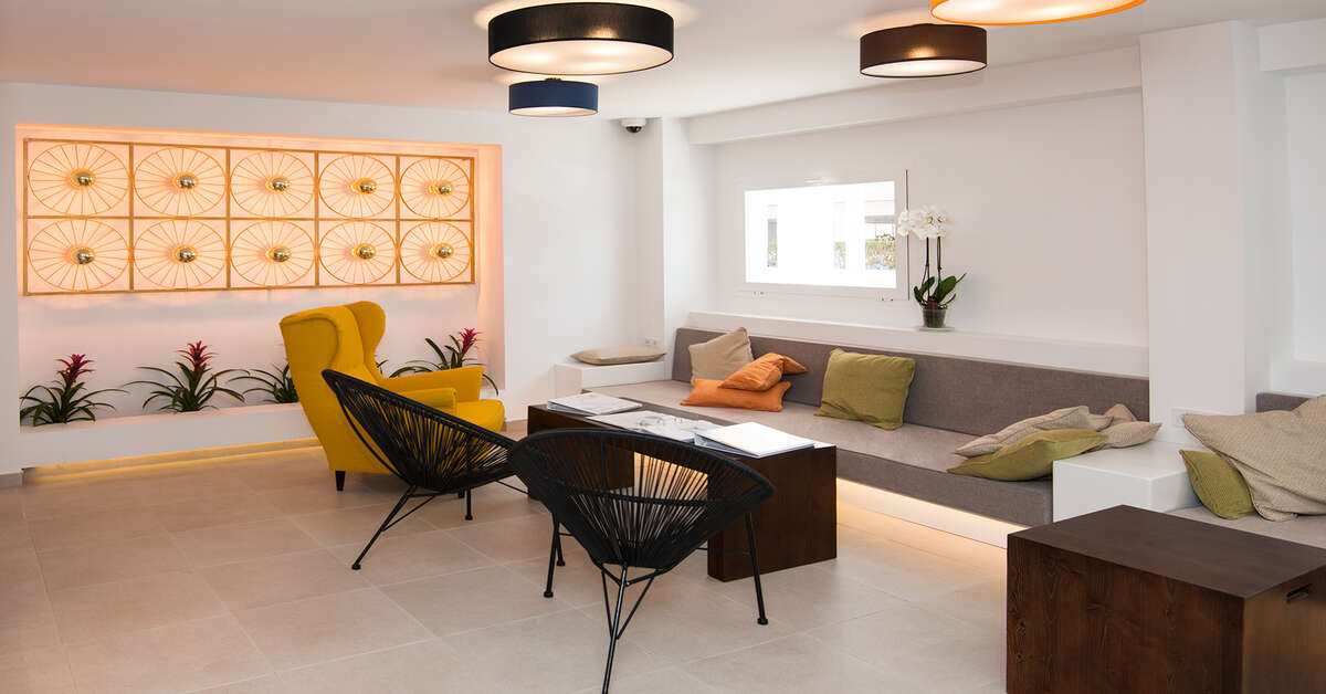 Een foto van het interieur van Chevy Hotel
