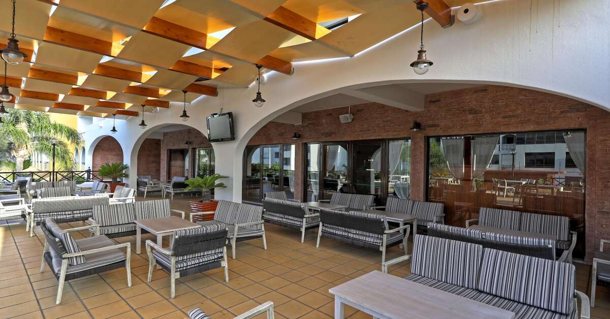 Ein Foto von der Terrasse im Paladim & Alagoa Mar Hotels