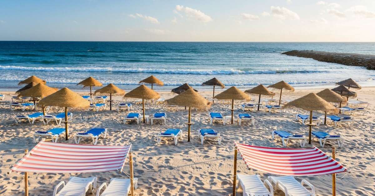 Een foto van het strand bij Tryp by Wyndham Lisboa Caparica Mar Hotel