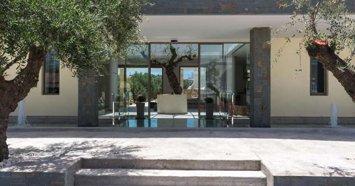 Een foto van de buitenkant van Tsamis Zante Suites