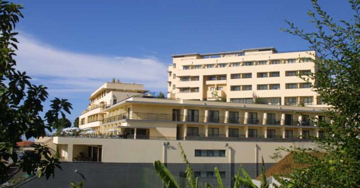 Een foto van de buitenkant van Hotel Madeira Panoramico