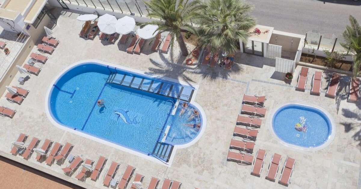 Een foto van het zwembad bij Hotel Biniamar