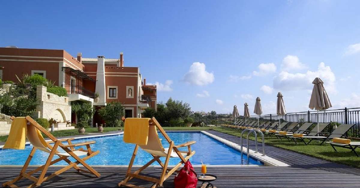 Een foto van het zwembad bij Katalagari Country Suites
