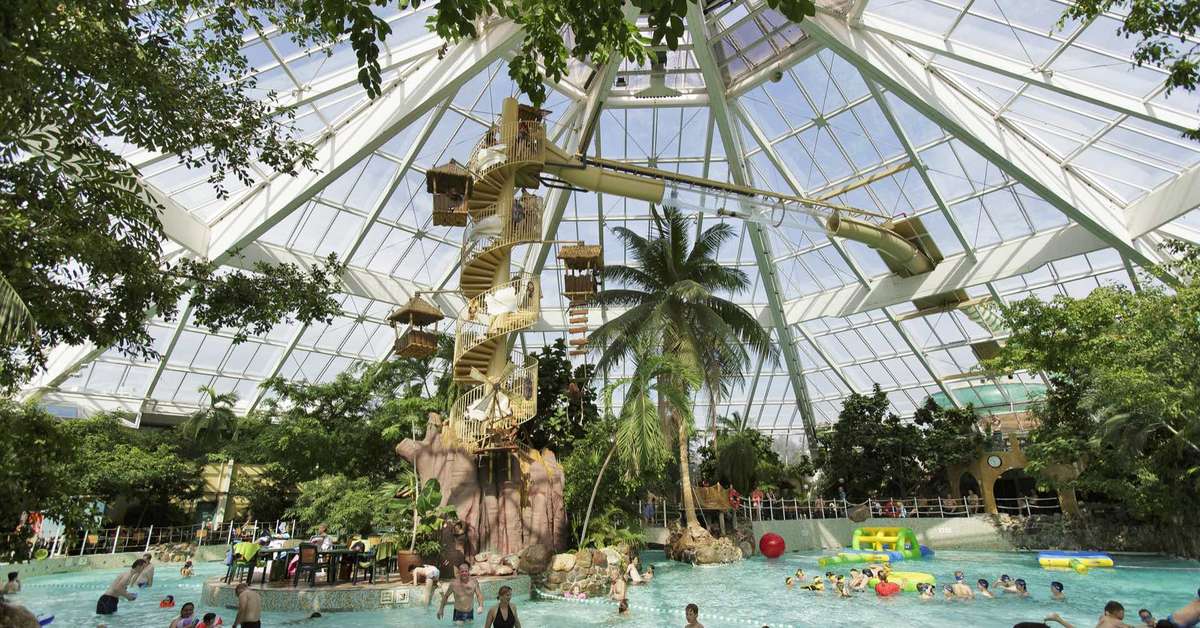 Een foto van het zwembad bij Center Parcs De Vossemeren
