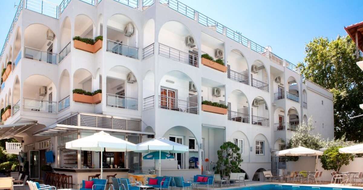 Een foto van het zwembad bij Kronos Hotel