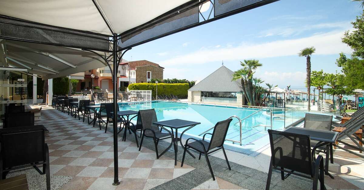 Een foto van het terras bij Naias Beach Hotel