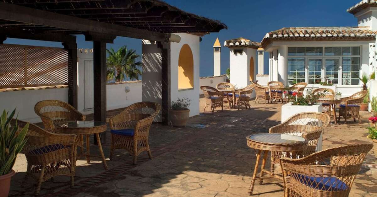 Een foto van het terras bij Sol Los Fenicios