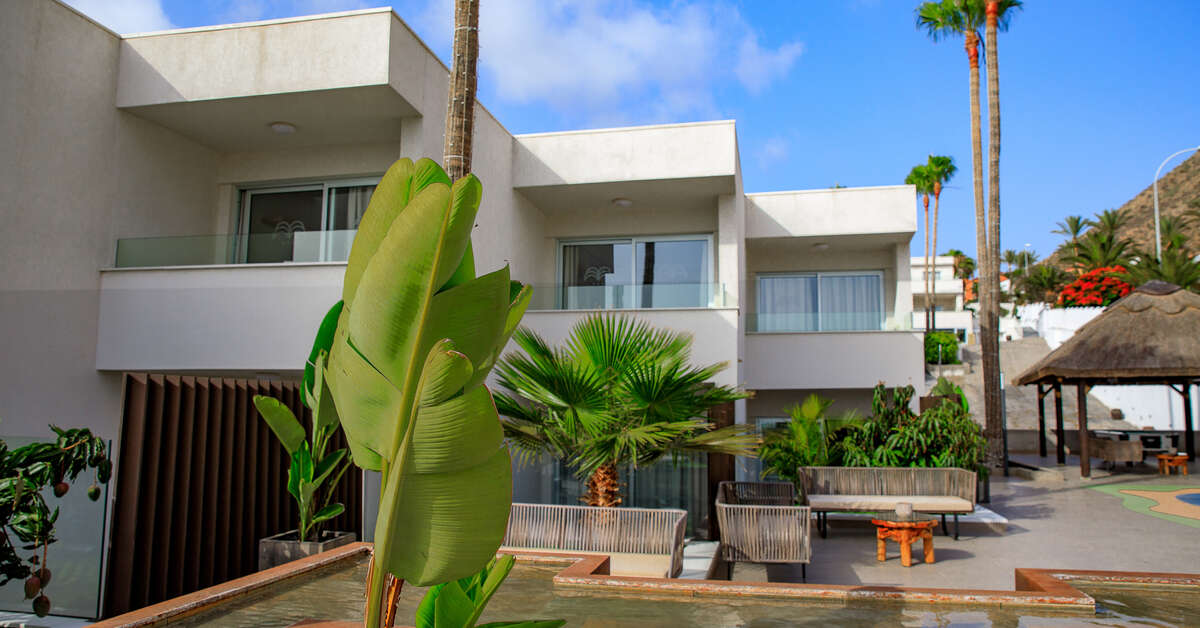 Een foto van het terras bij Ohasis Boutique Suites