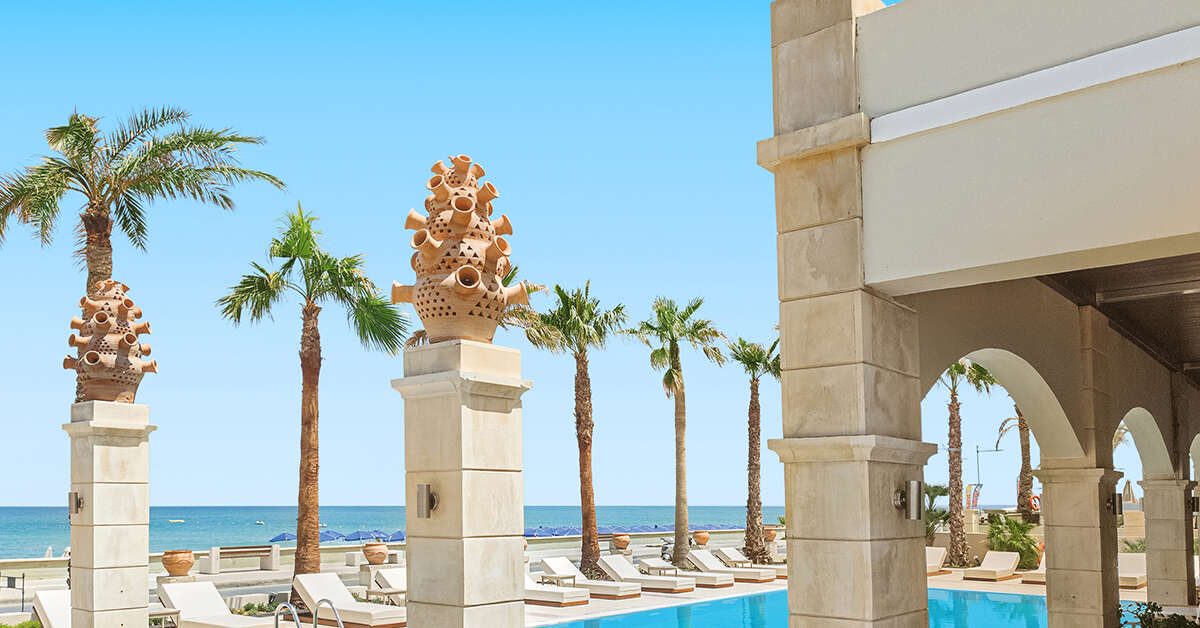 Ein Foto vom Pool im Grecotel Plaza Beach House