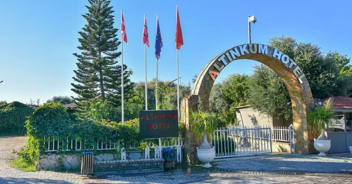 Een foto van de buitenkant van Altinkum Bungalows
