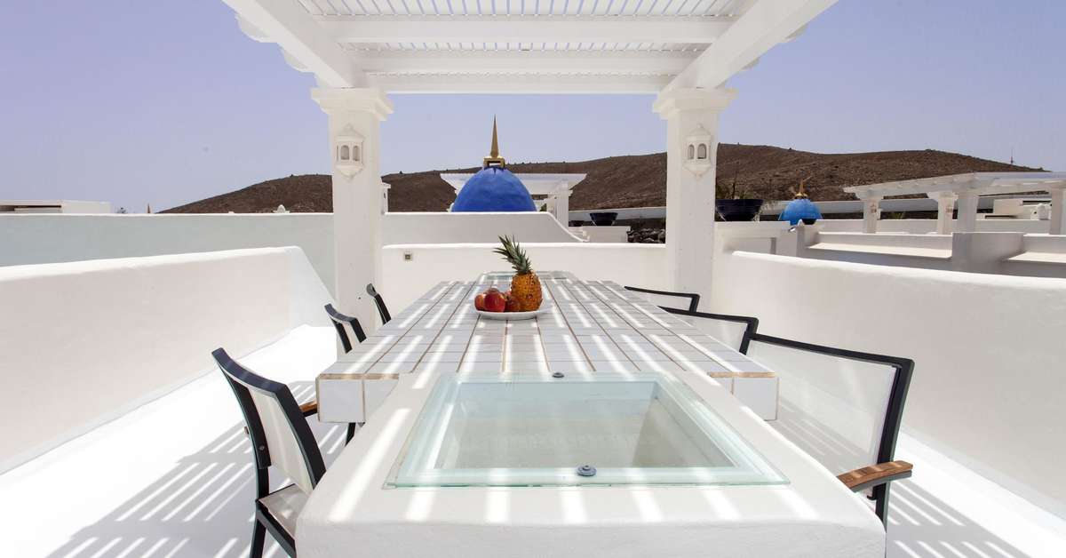 Een foto van het terras bij Villas & Clubs Bahiazul