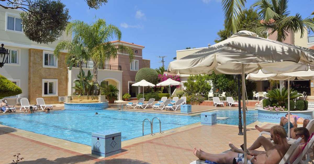 Ein Foto vom Pool im Zeus Village Resort