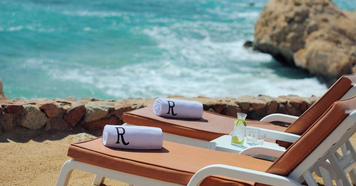 Ein Foto vom Strand beim Renaissance Golden View Beach Resort