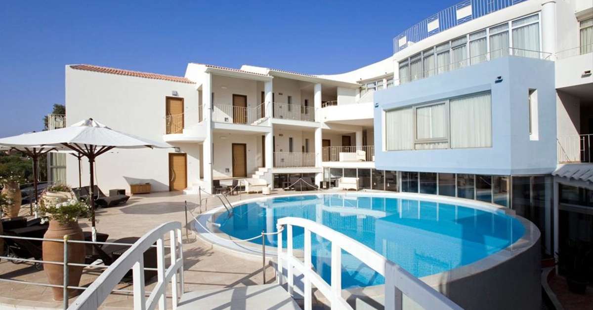 Een foto van het zwembad bij The Pelican Beach Resort & Spa