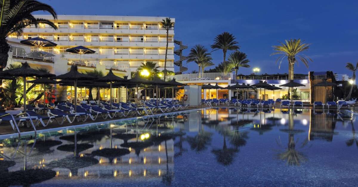 Een foto van het zwembad bij VIK Hotel San Antonio
