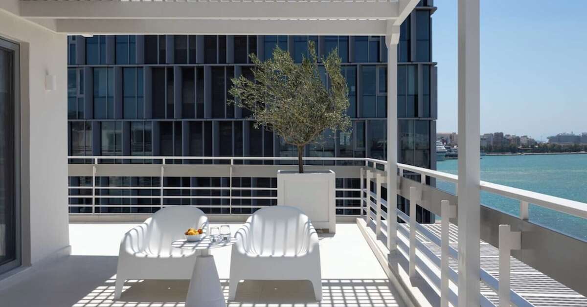 Een foto van Port Tower Piraeus